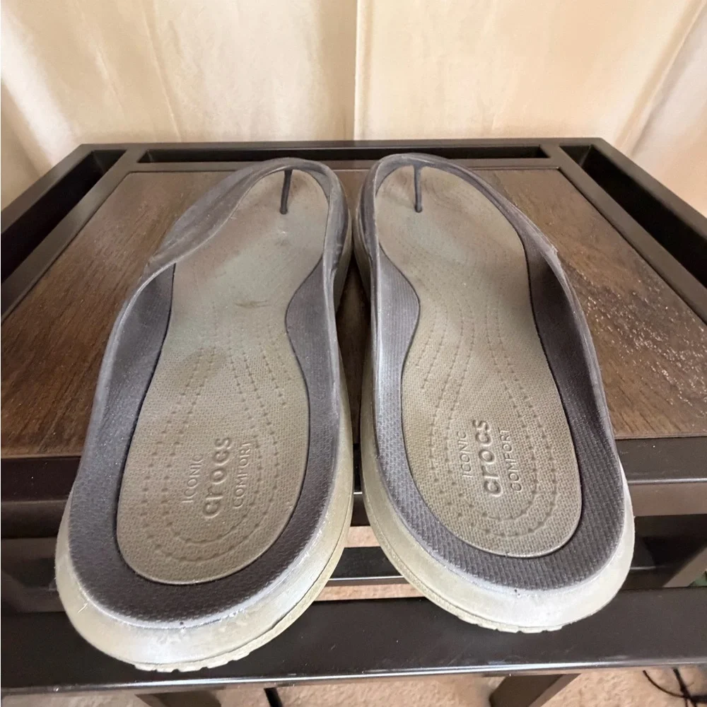 CROCS Men Iconic - Comfort Thomg Sandal Gray and Tan - Picture 6 of 9